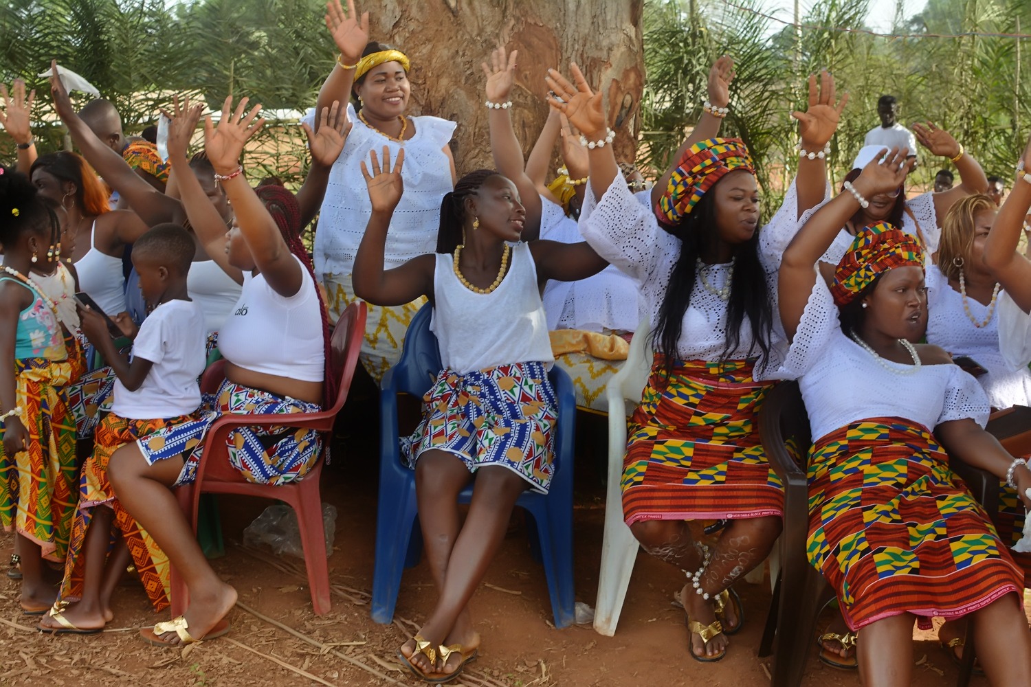 Les femmes de Boudy participent au vote de la mutuelle
