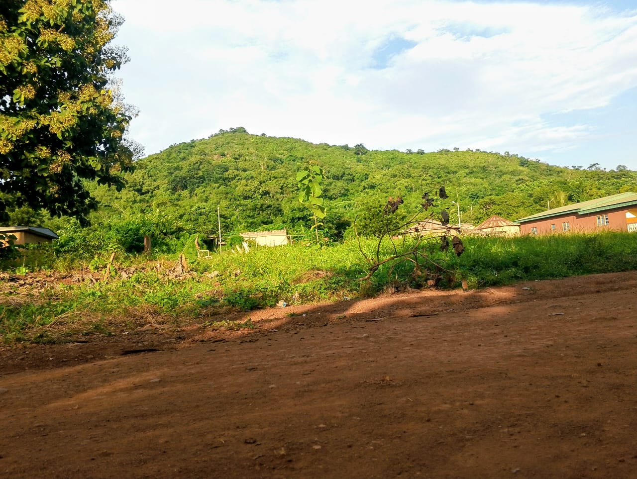 La colline Marankoudio et la place de Boudy