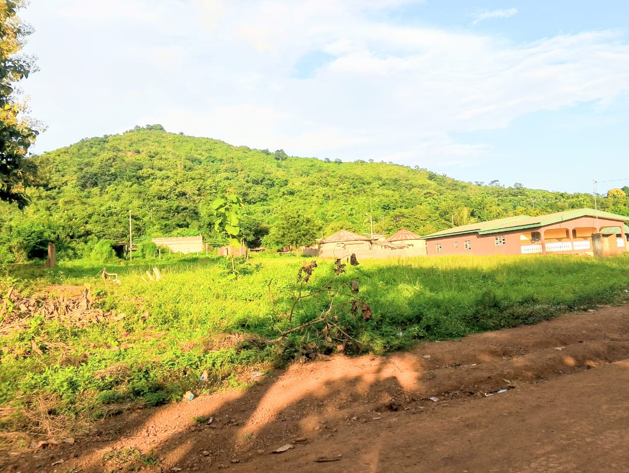 La colline Marankoudio de Boudy au petit matin