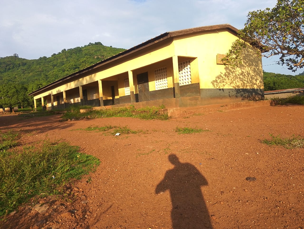 Le préau de l’école primaire de Boudy