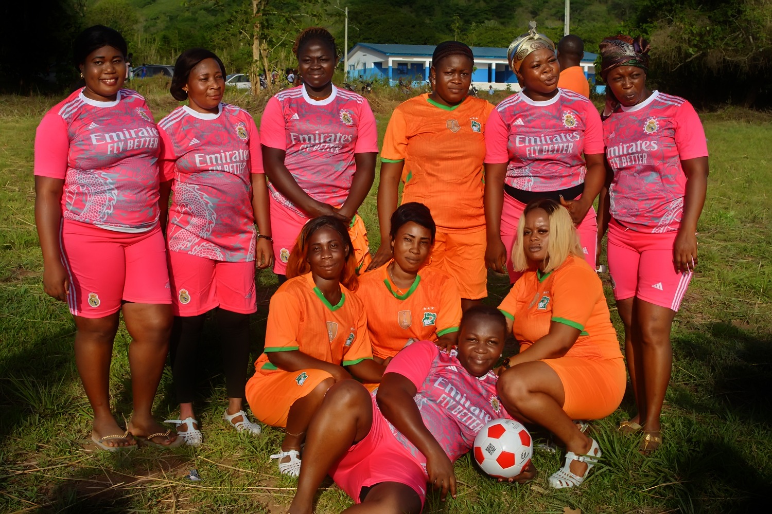 Équipes réunies avant le match gala à Boudy