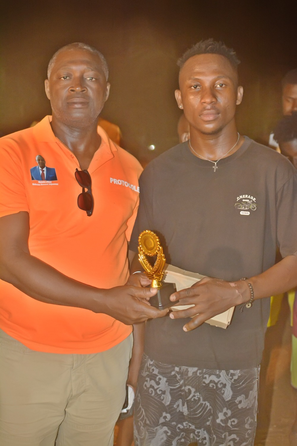 Remise du trophée du match gala à Boudy
