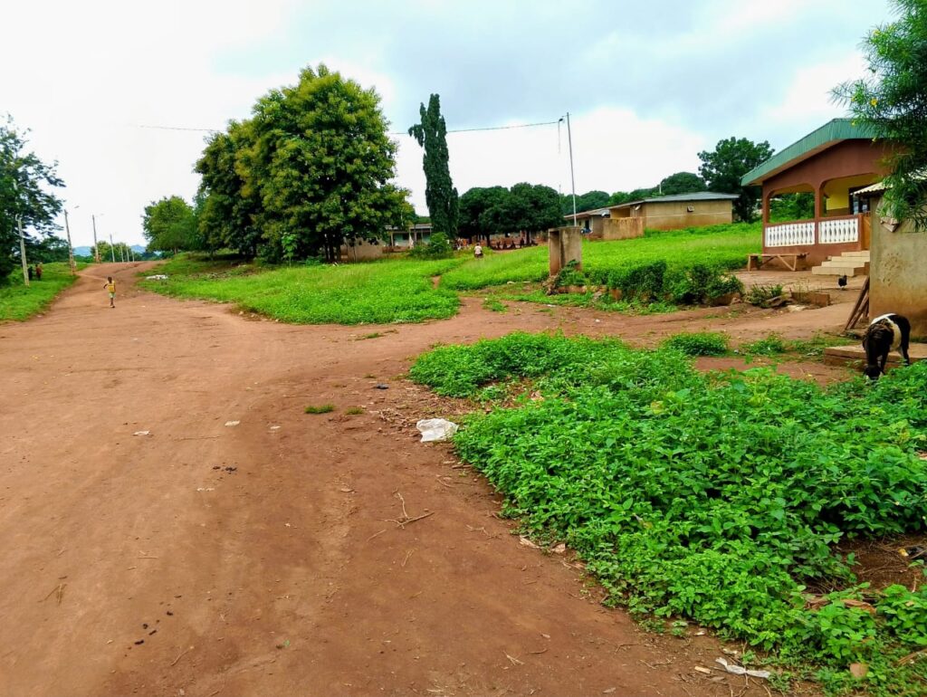 La rue dite « Deux Plateaux » à Boudy